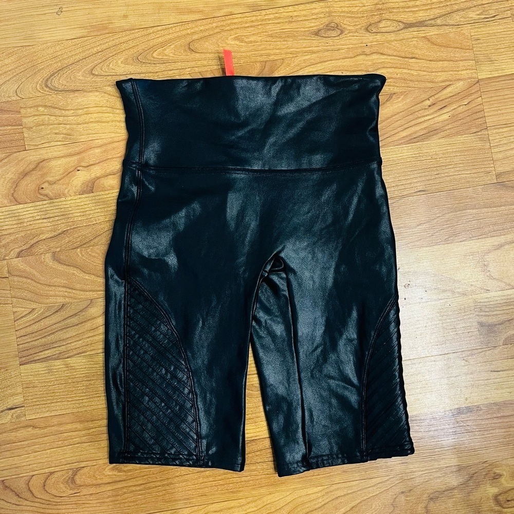 Spanx Faux Leather Black Biker Shorts Medium - Picture 3 of 5